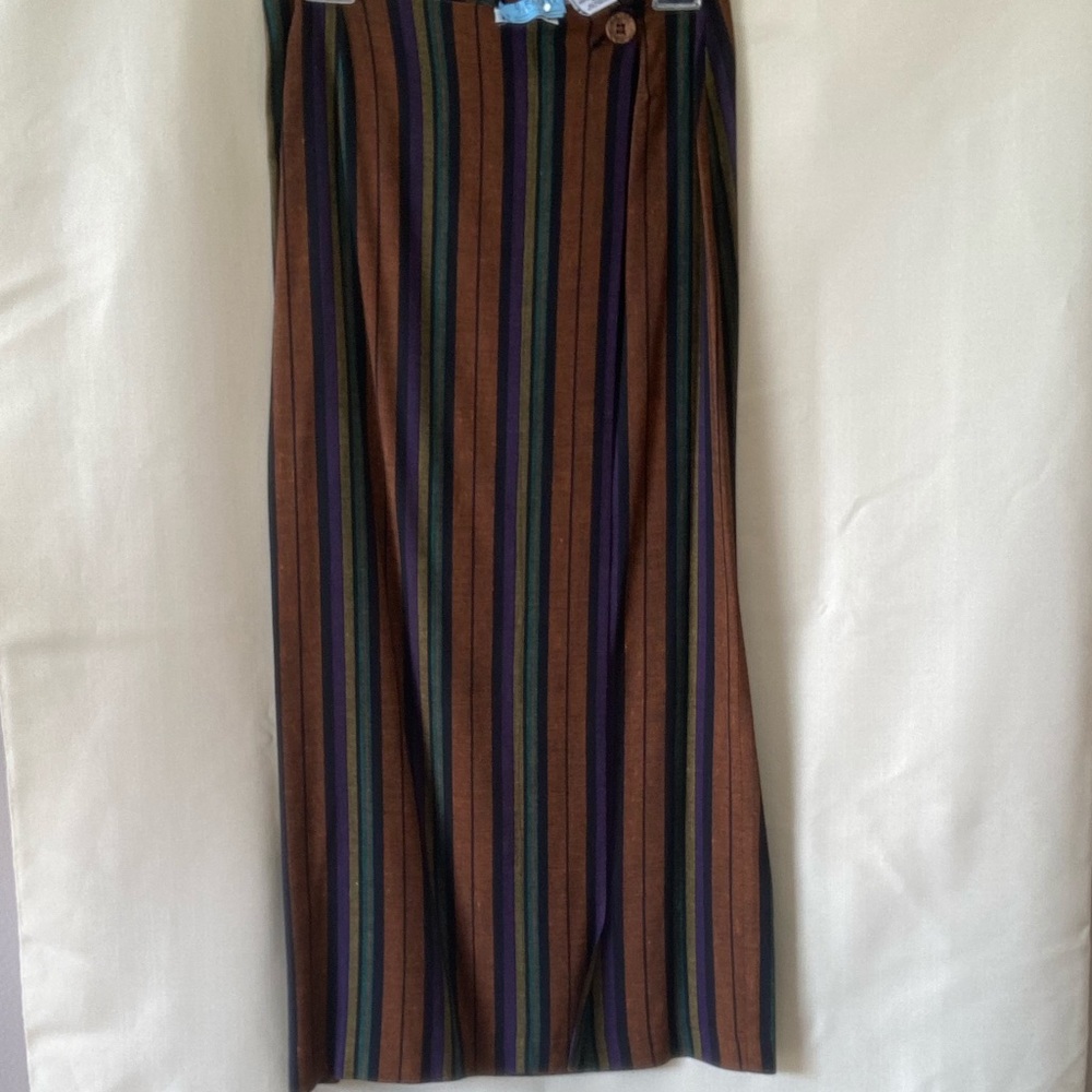 Express Wrap below the knee length skirt size medium